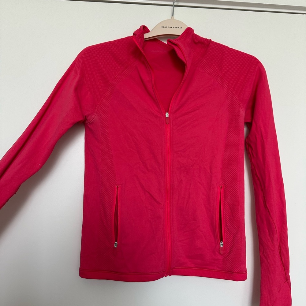 Lululemon Set with Tank Top and Matching Jacket - Picture 9 of 15